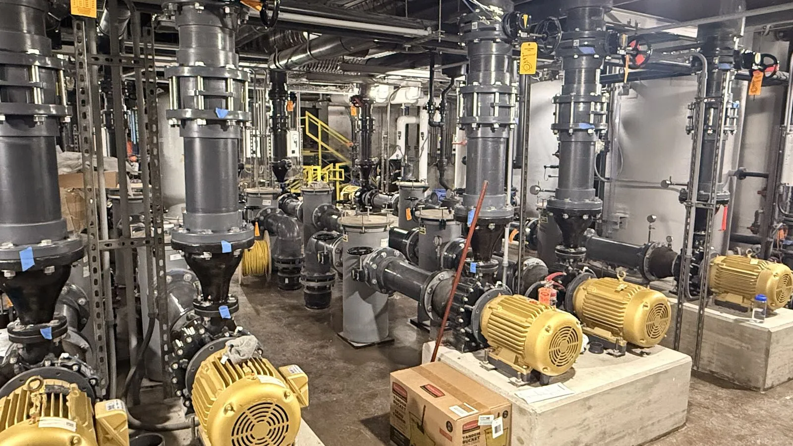 Pump gallery with motors on housekeeping pads and vertical process vessels